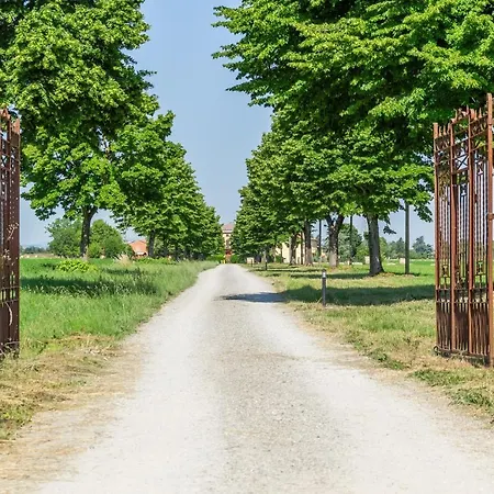 Wonderful Villa In The Countryside With Private Garden *